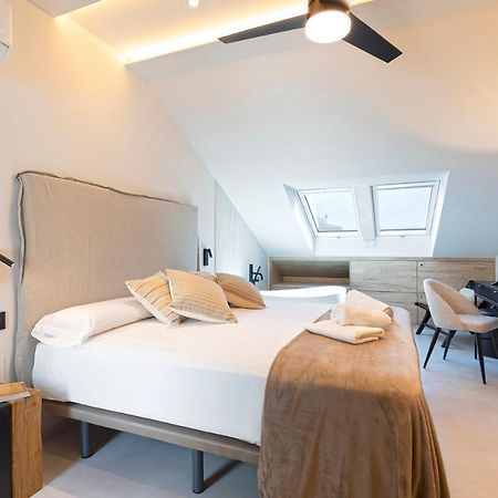 Magnificent Renovated 2Bd 2Bth Duplex With Terrace - City Centre Малага Экстерьер фото